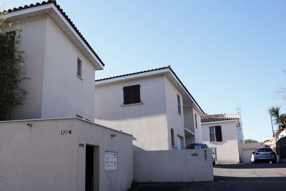 Six villas dans un quartier recherché